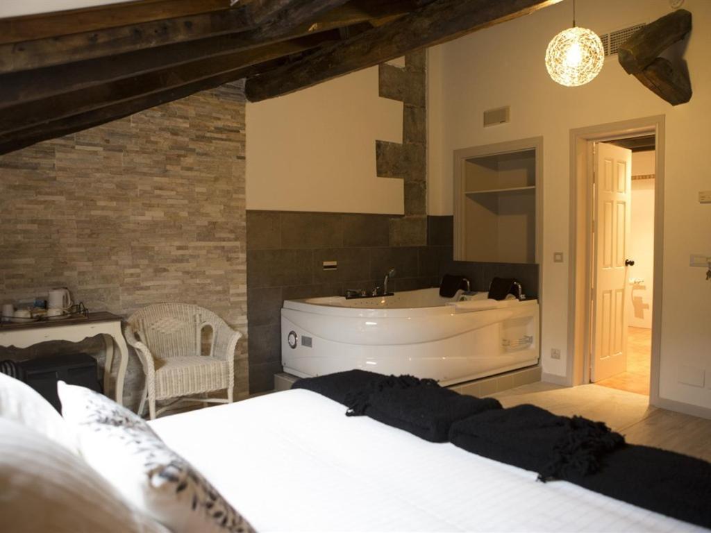 Akla Hotel Palacio Torre De Ruesga Calseca Exteriör bild